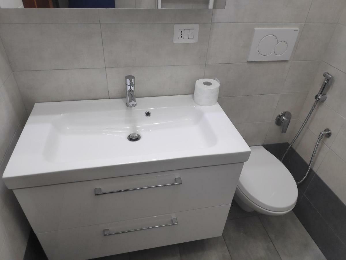 White House Hotel Bari Bagian luar foto
